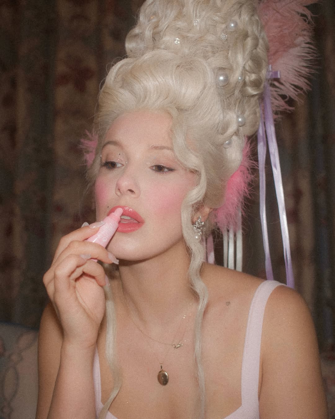 A moment for Millie Bobby Brown S'il vous plaît